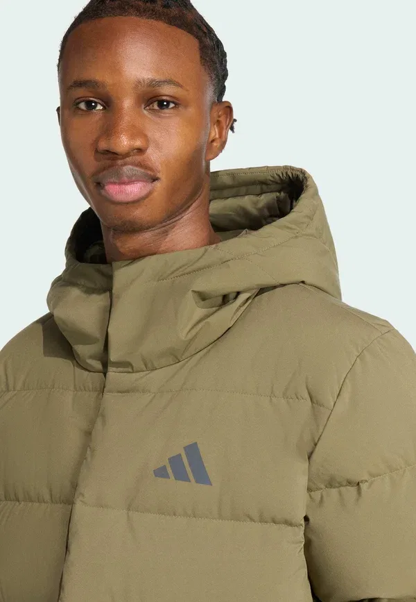 Пуховик Adidas Sportswear, оливковый страта — фото 3