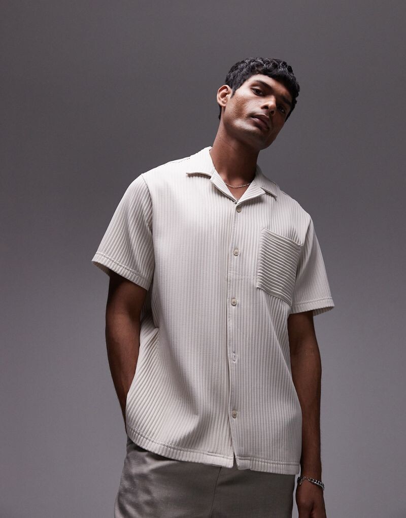 

Светло-серая плиссированная рубашка с короткими рукавами Topman