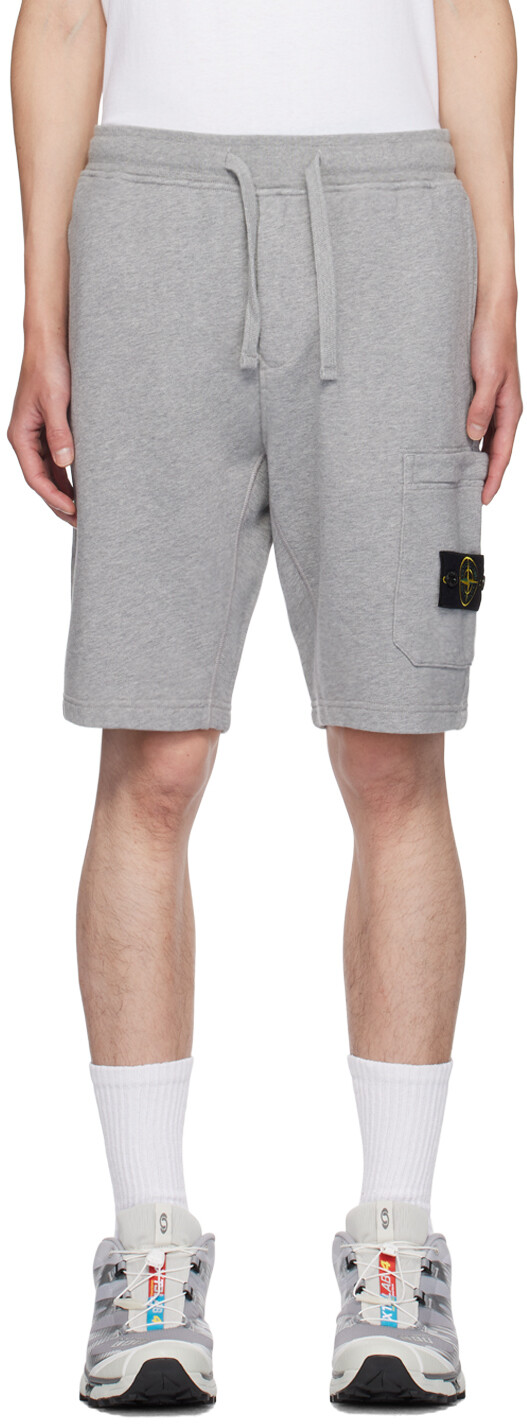 

Серые шорты на завязках Stone Island