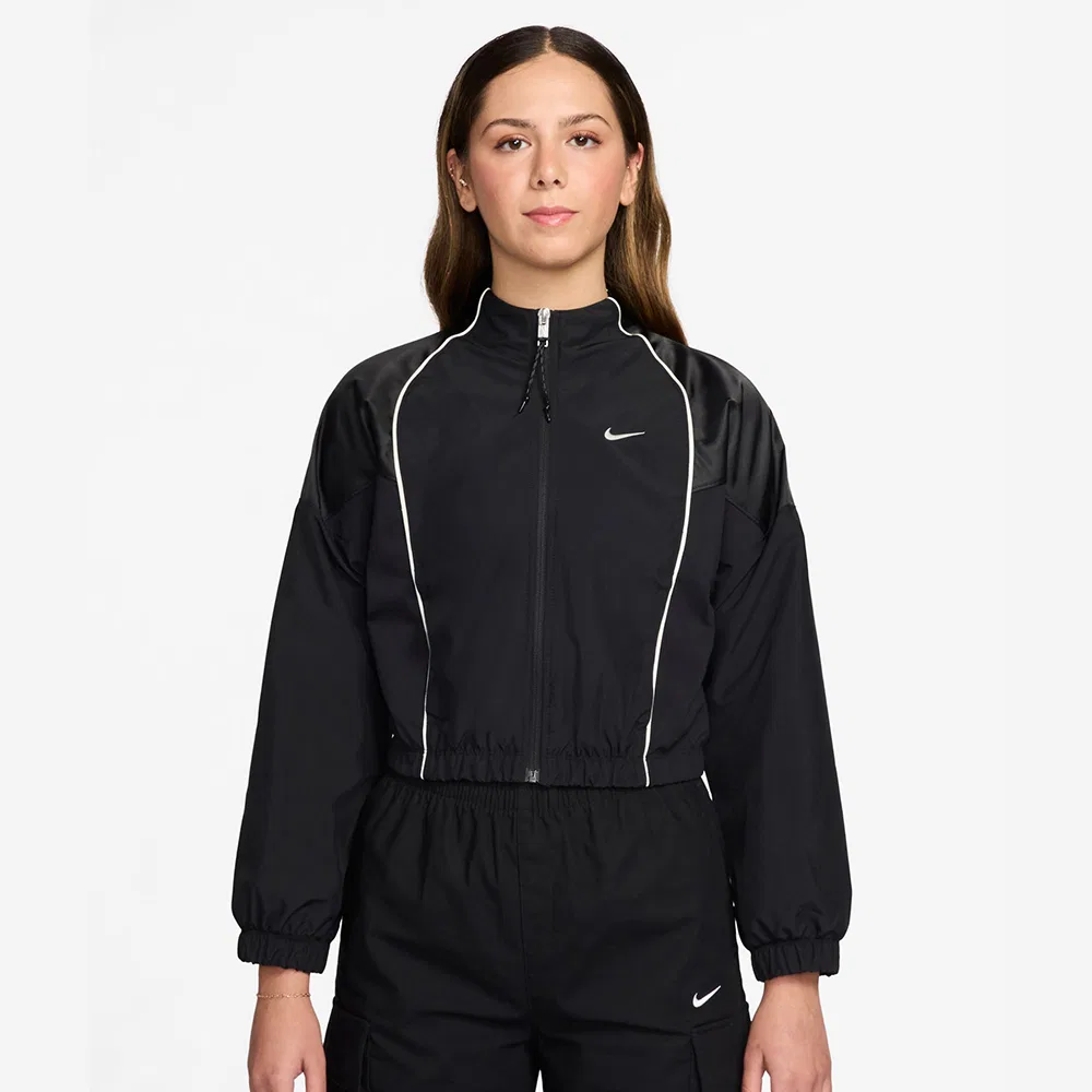 Женская укороченная спортивная куртка Nike Sportswear чёрная с белым