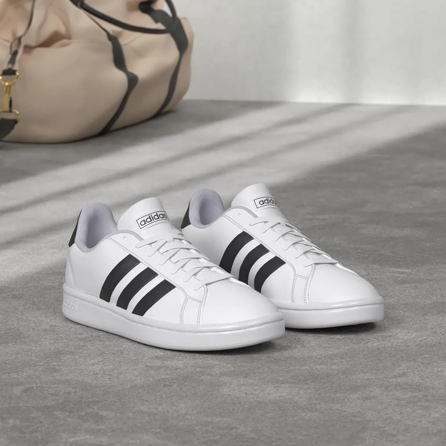 Кроссовки Adidas Unisex Grand Court Base 00s из замши и резины, модель JQ6018, White Black — фото 2