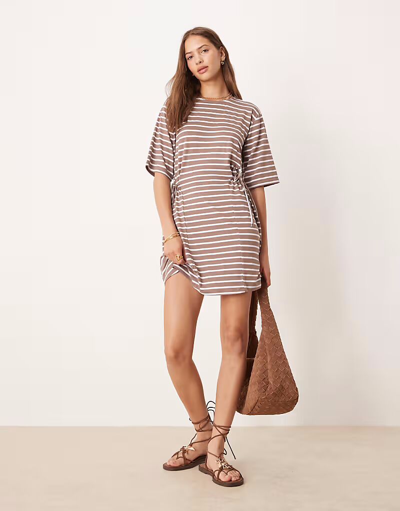 

Коричневое полосатое мини-платье с завязками по бокам Asos Design