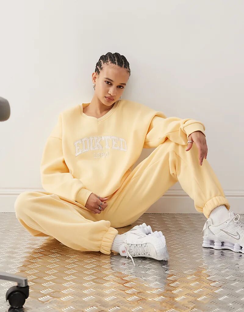 

Свитшот Edikted Girl Yellow с V-образным вырезом (часть комплекта)