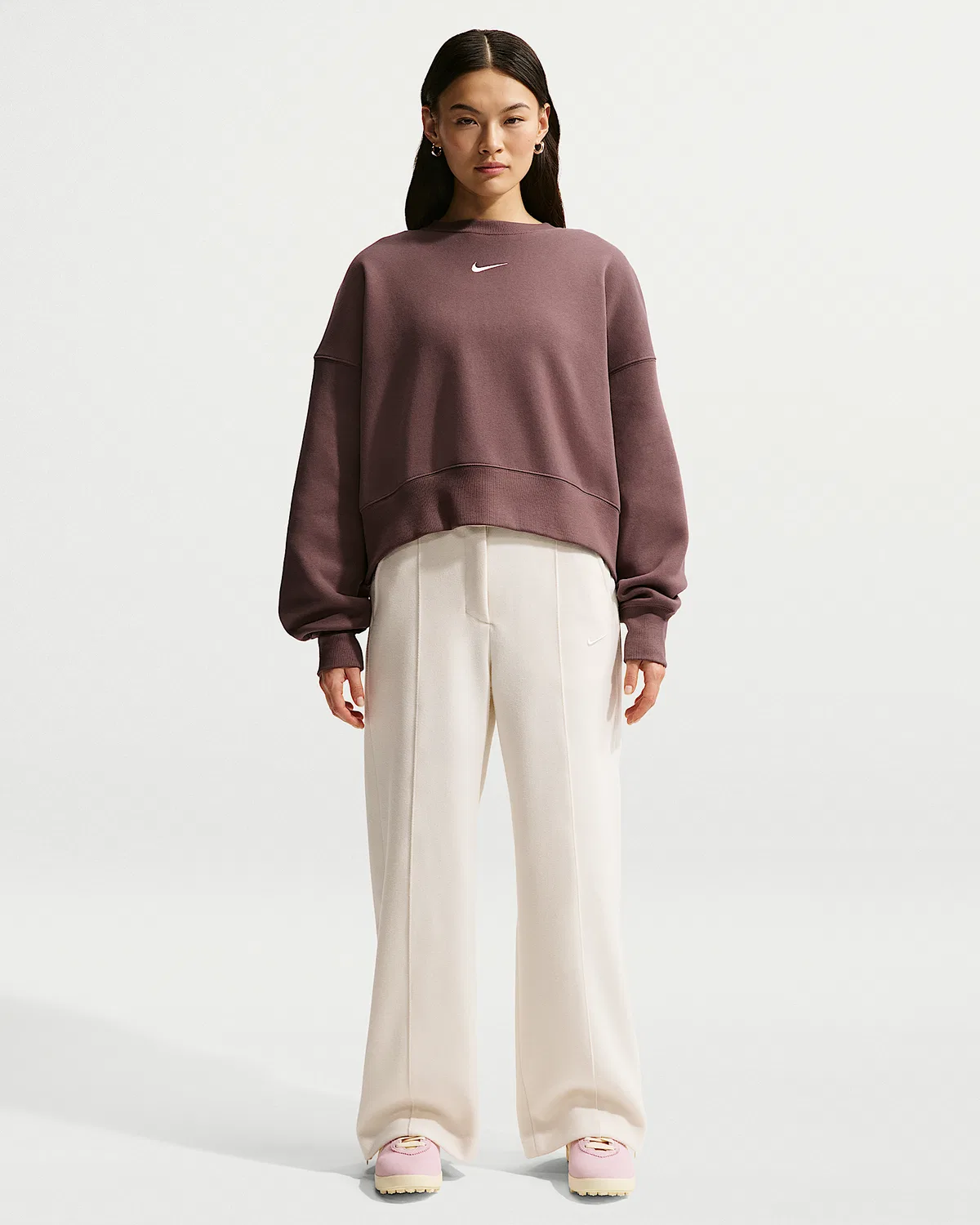 Женский оверсайз-свитшот с круглым вырезом Nike Sportswear Phoenix Fleece, Tattoo/Sail — фото 4