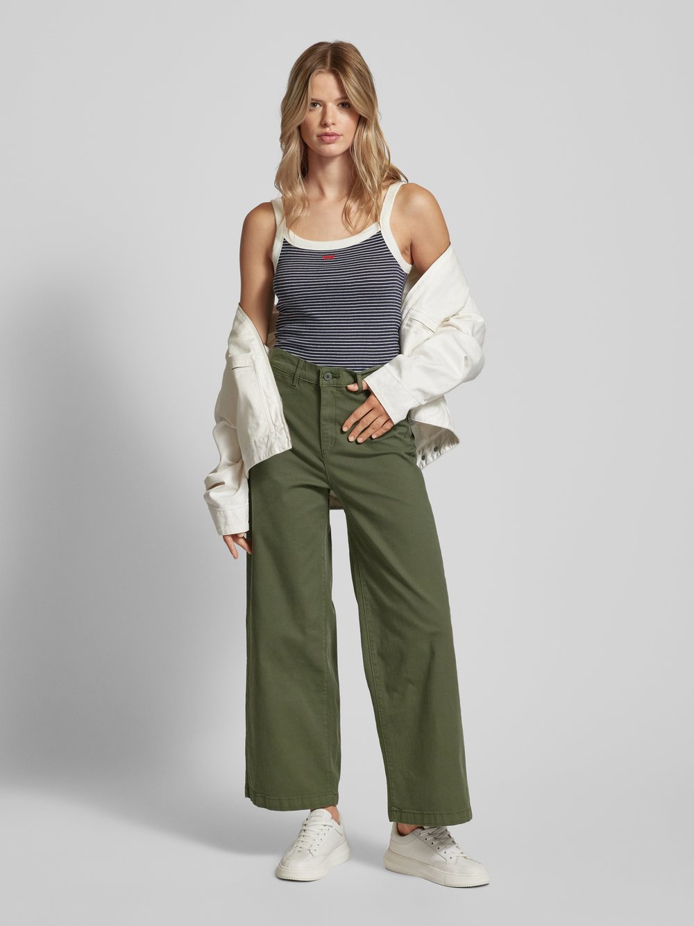 

Широкие брюки-чинос с карманами, модель «VINTAGE» Levi's 300, оливковый