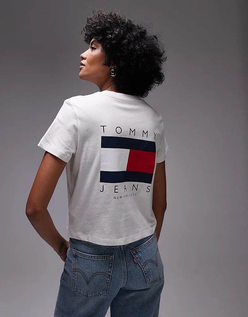 

Футболка Tommy Jeans с принтом флага и логотипа на спине, бежевого цвета