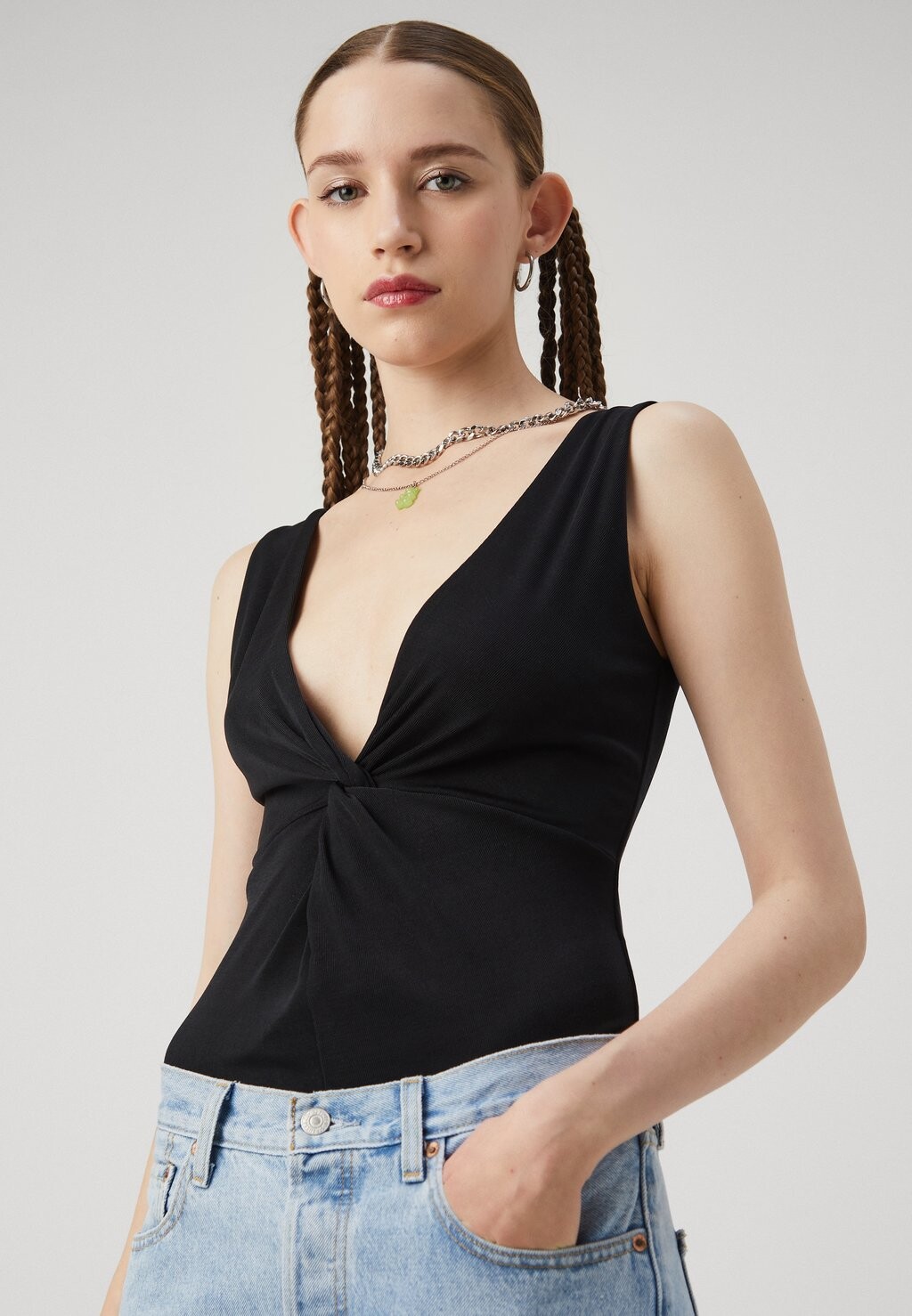 

Топ PLUNGE TWIST GLOSSY BODYSUIT Abercrombie & Fitch, черный