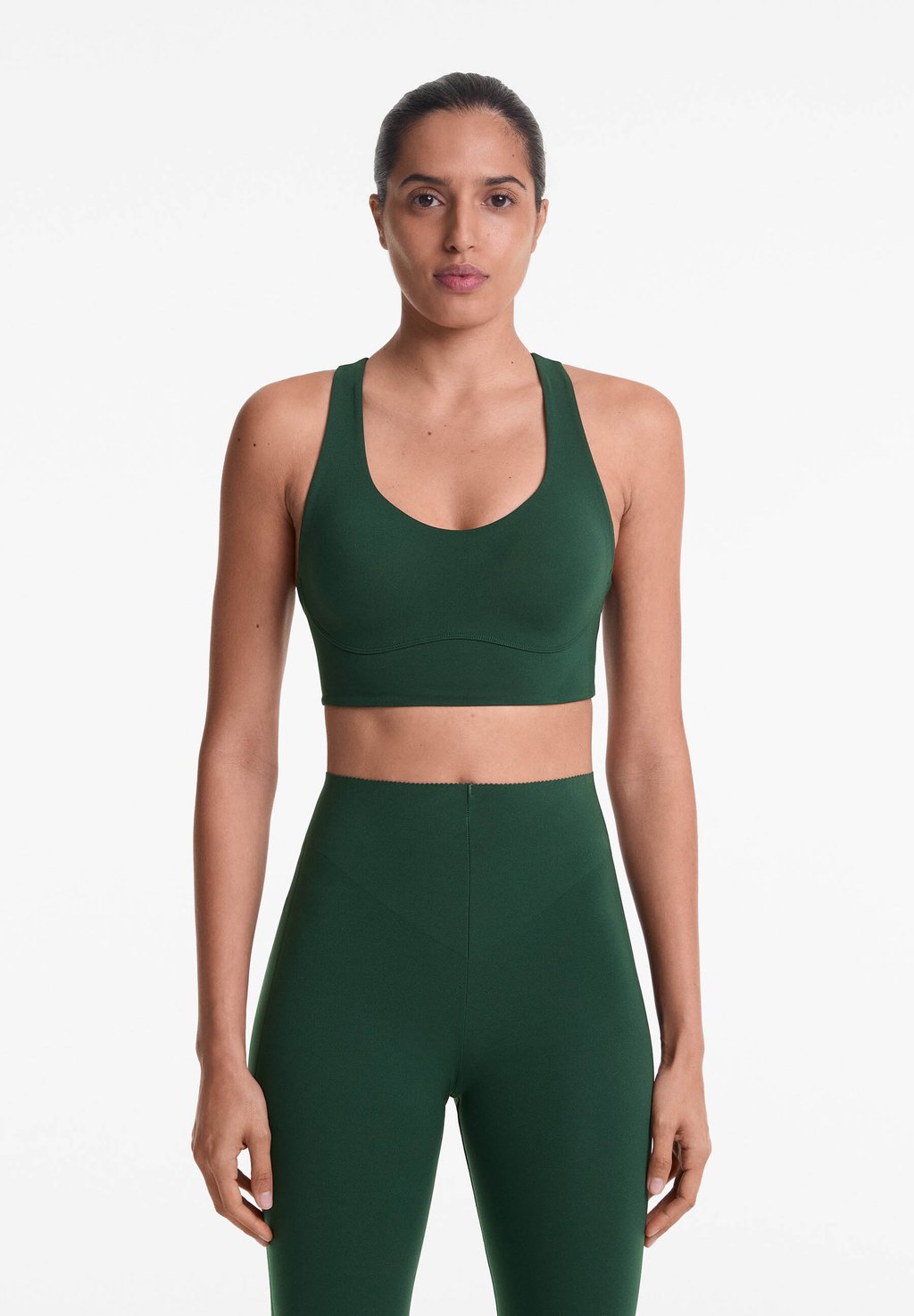 

Спортивный бюстгальтер средней поддержки MEDIUM-SUPPORT COMPRESSIVE WITH CUPS OYSHO, зеленый
