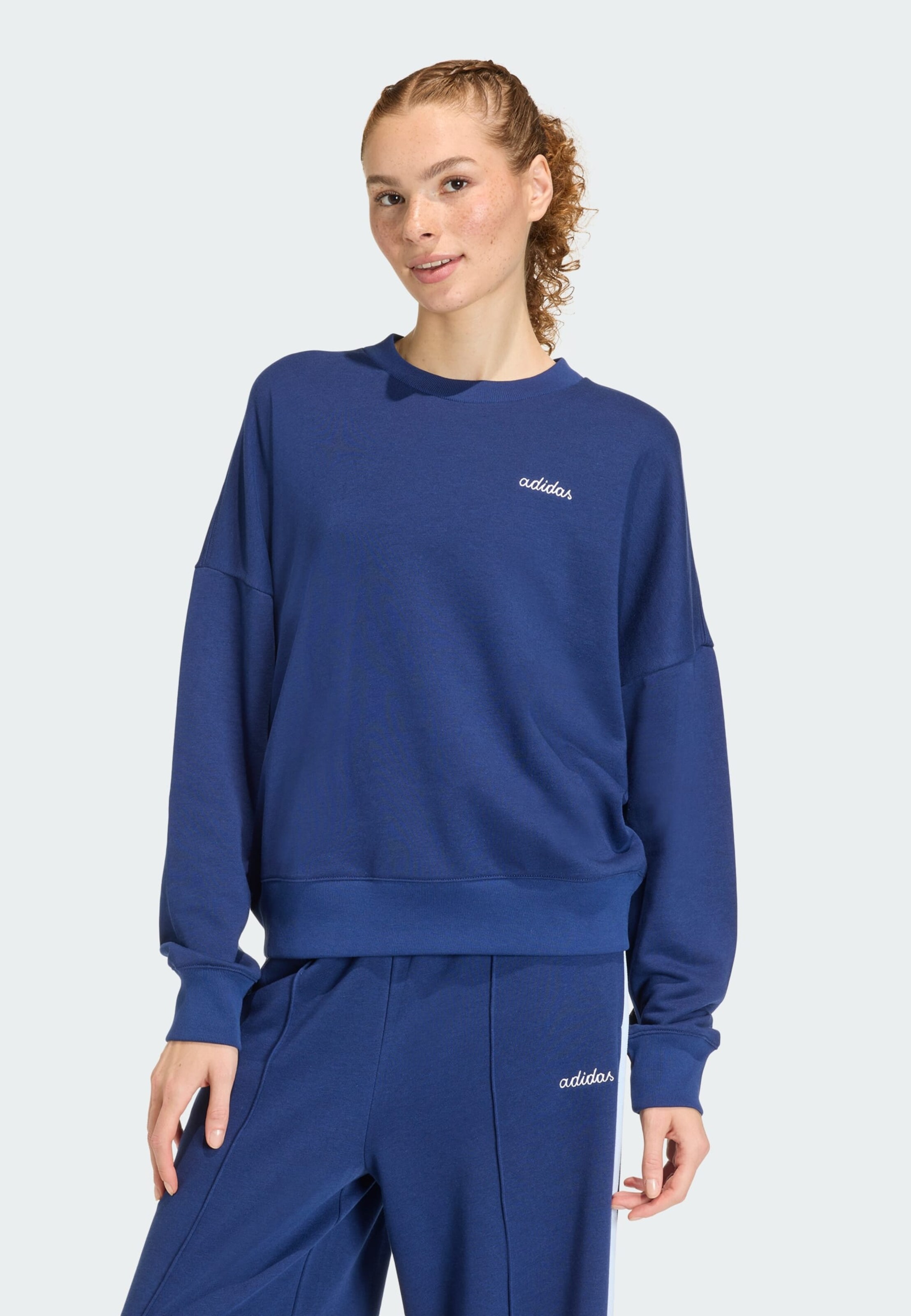 Adidas Sportswear Спортивный свитшот 'Seasonal Essentials' в темно-синем цвете — фото 2
