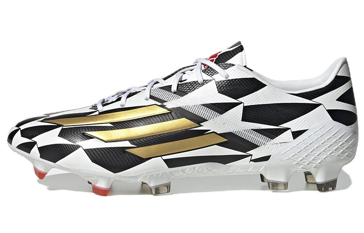

Мужские футбольные кроссовки Adidas