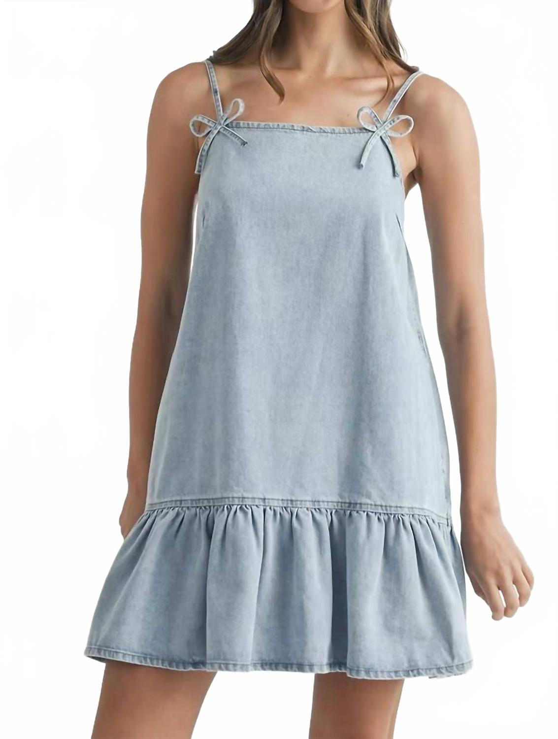 

Кэми с бантом из ленты джинсовое мини-платье в синем дениме MABLE