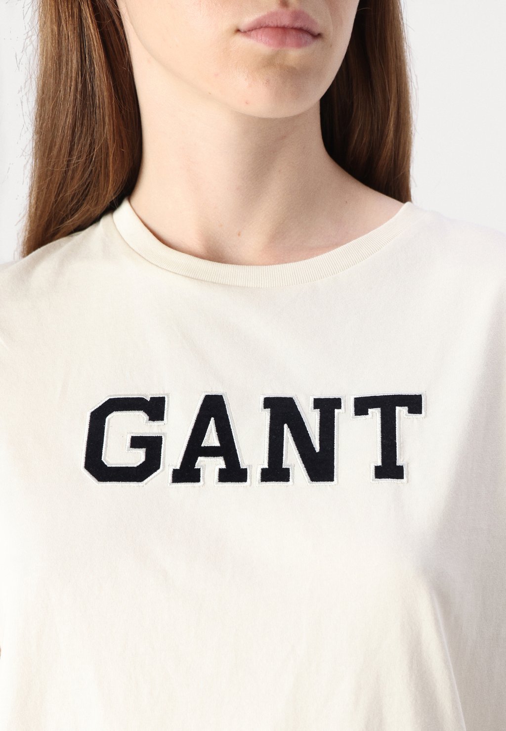 

Базовая футболка APPLIQUE GANT, молочный