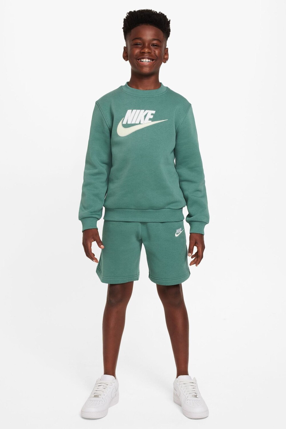 

Спортивный костюм: толстовка и шорты Nike, зеленый