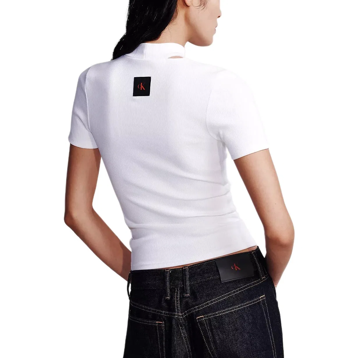Футболка женская с воротником-стойкой Calvin Klein белая — фото 4