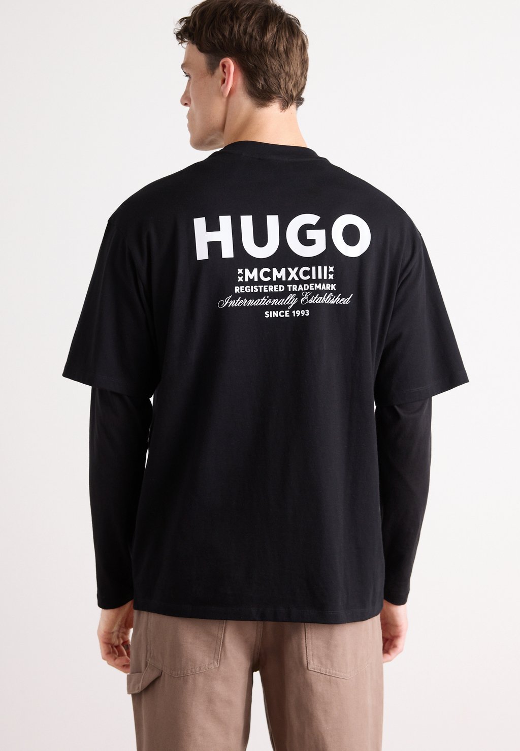 

Футболка с принтом NALONO HUGO, черный