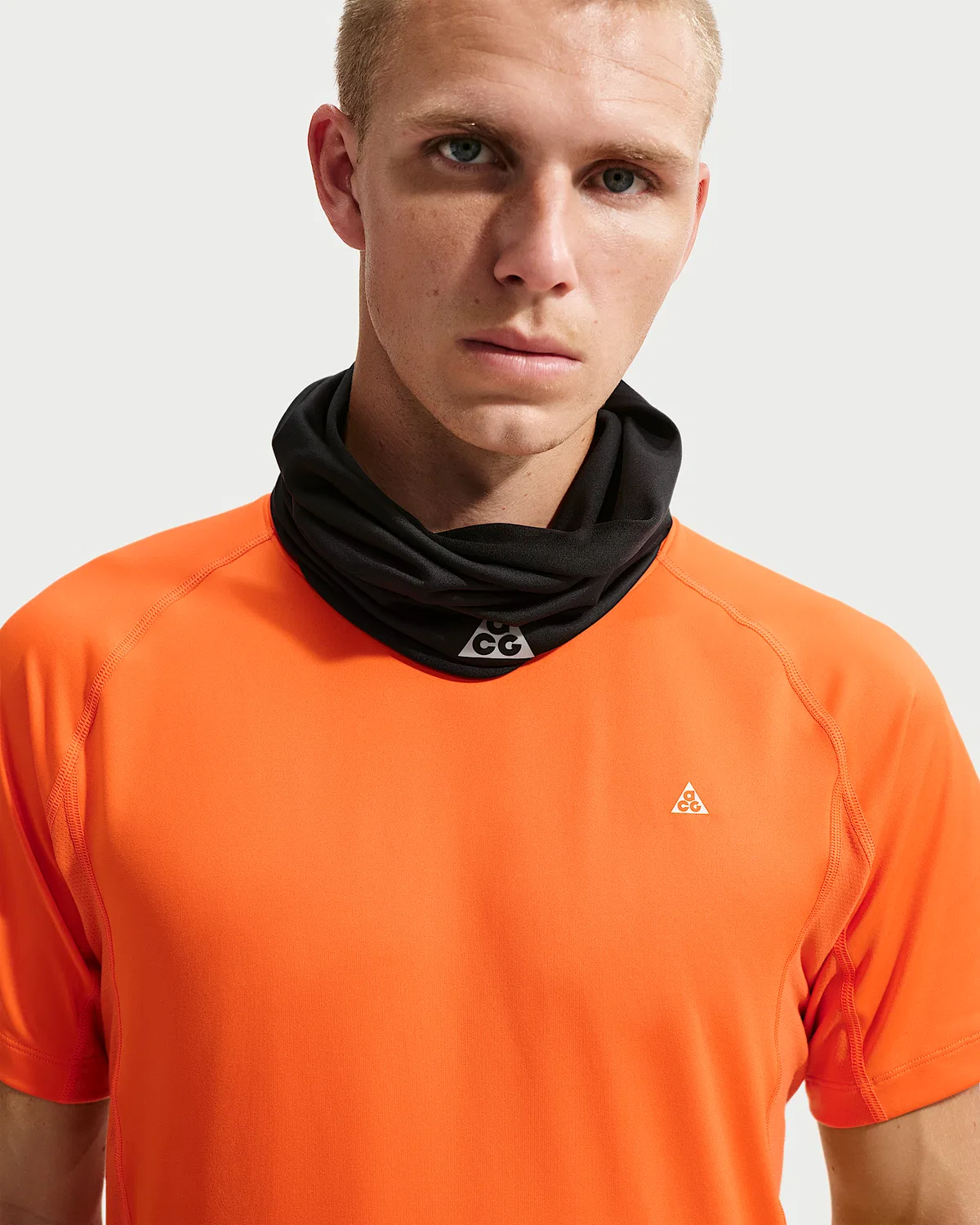 Мужская базовая футболка с коротким рукавом Nike ACG "Wildsee" Dri-FIT, Safety Orange/Vivid Purple/Summit White — фото 3