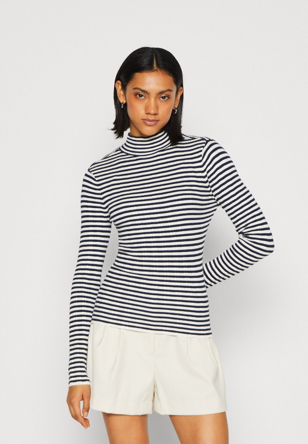

Свитшот Abercrombie & Fitch СВИТЕР С ВОРОТКОЙ В РЕБКУ, цвет NAVY BLAZER & JET STREAM STRIPES