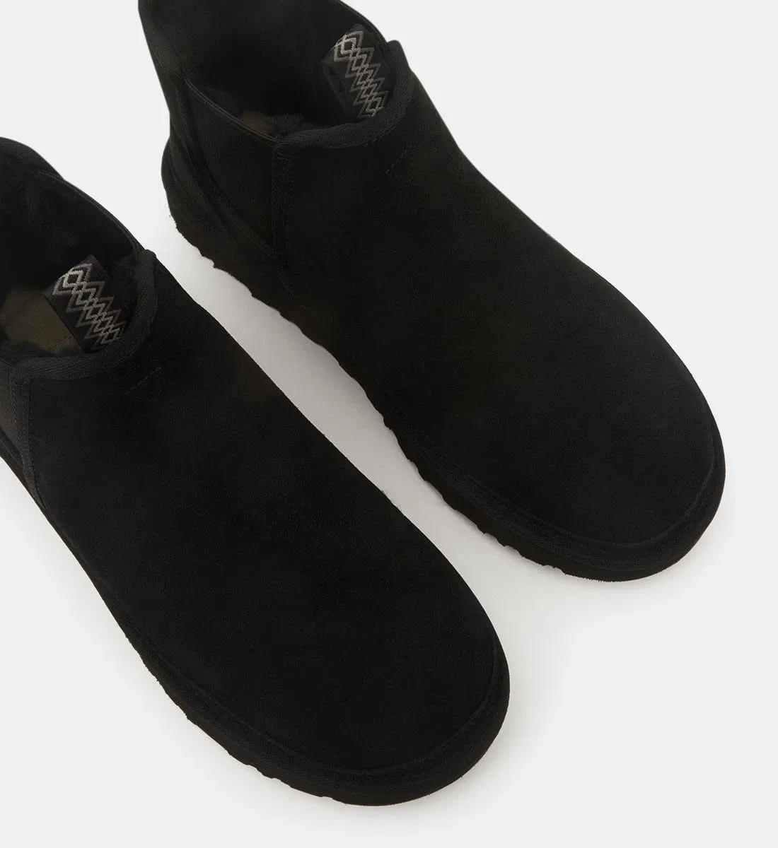 Ботинки Неймел Челси из замшевой кожи UGG, черный — фото 4