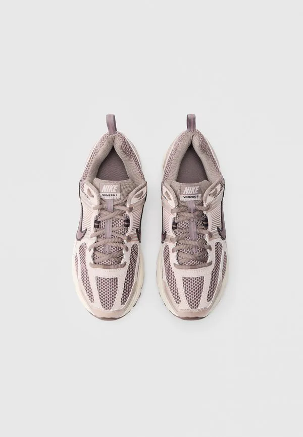 Vomero 5 bg унисекс низкие кроссовки Nike Sportswear, Taupe Haze/Silt Red/Pale Ivory — фото 4