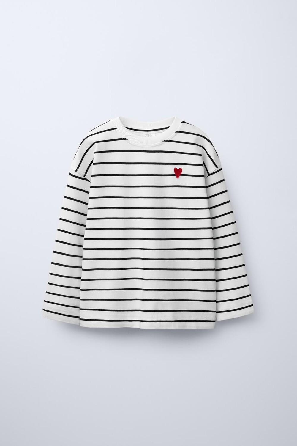 

Футболка с вышитым сердцем ZARA, черный