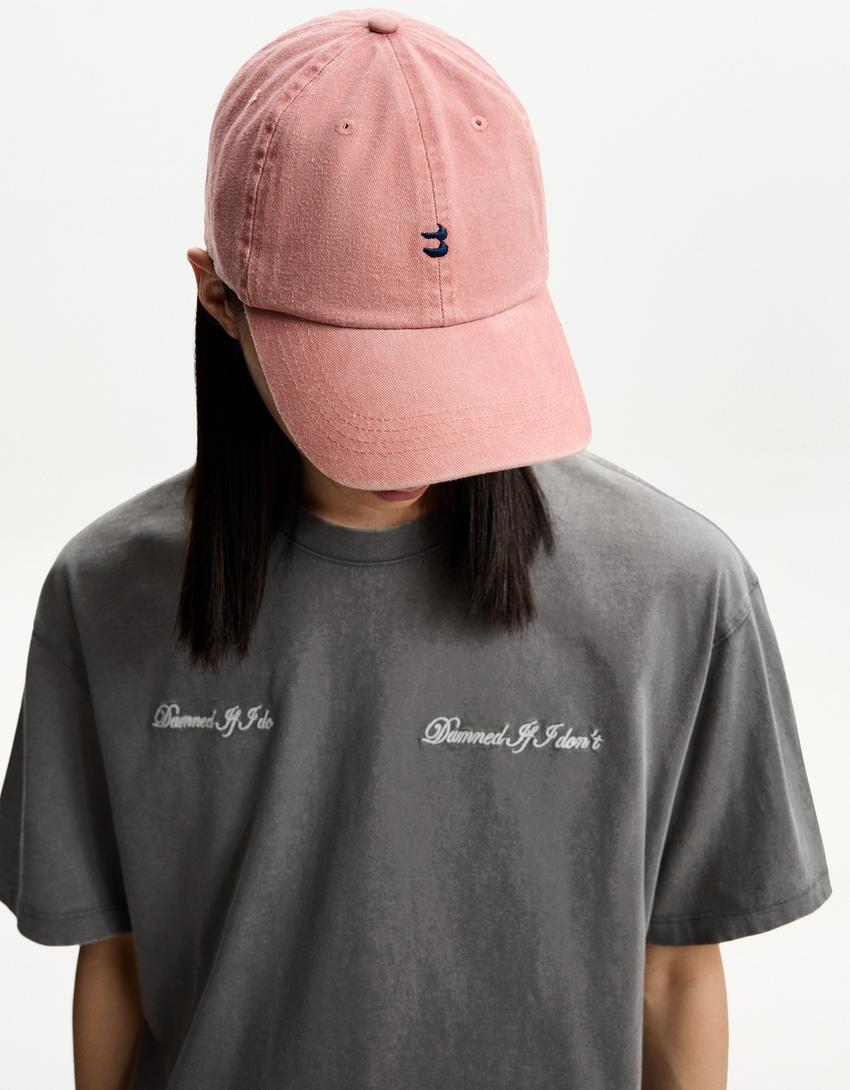 

Вышитая шапка Bershka, розовый