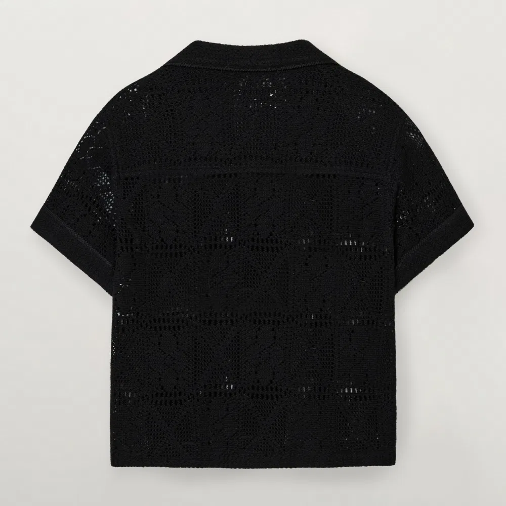 Детская чёрная рубашка-поло с открытым воротником и кроше от Satur Kids — фото 4