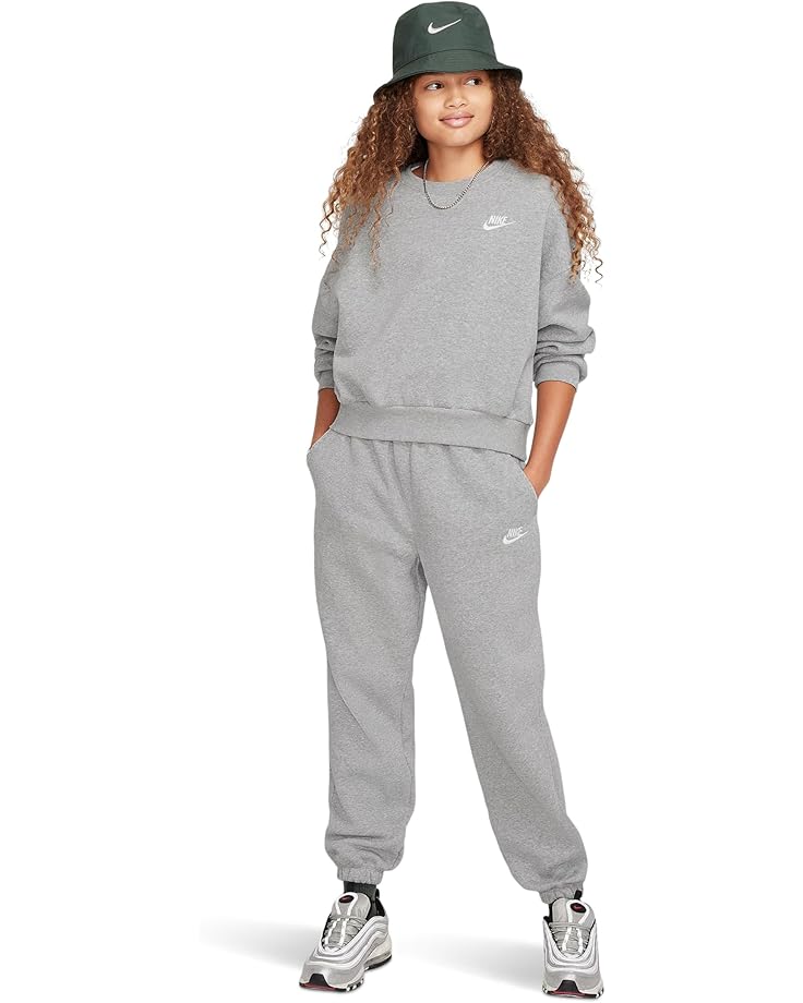 Толстовка Nike Kids Club Fleece Boxy Crew-Neck Sweatshirt, цвет Dark Grey Heather/White — фото 4