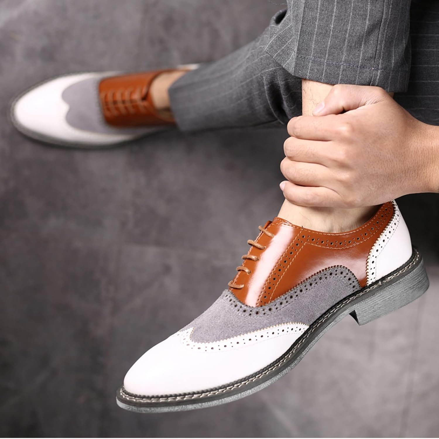 Мужские оксфорды GLBDU Wingtip с двухцветной вставкой и перфорацией: модные классические кожаные туфли с круглым носком и шнуровкой, низкий верх, коричневый — фото 4