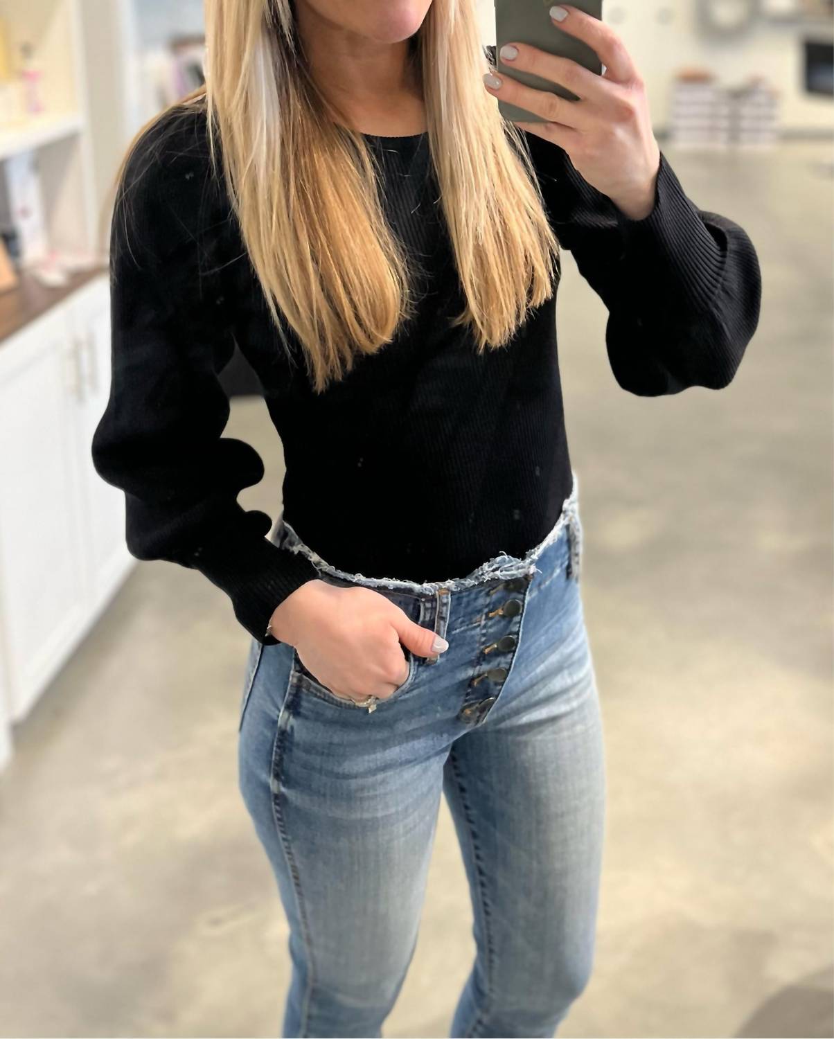 

Боди с пышными рукавами-фонариками и ребристой фактурой в черном цвете And The Why