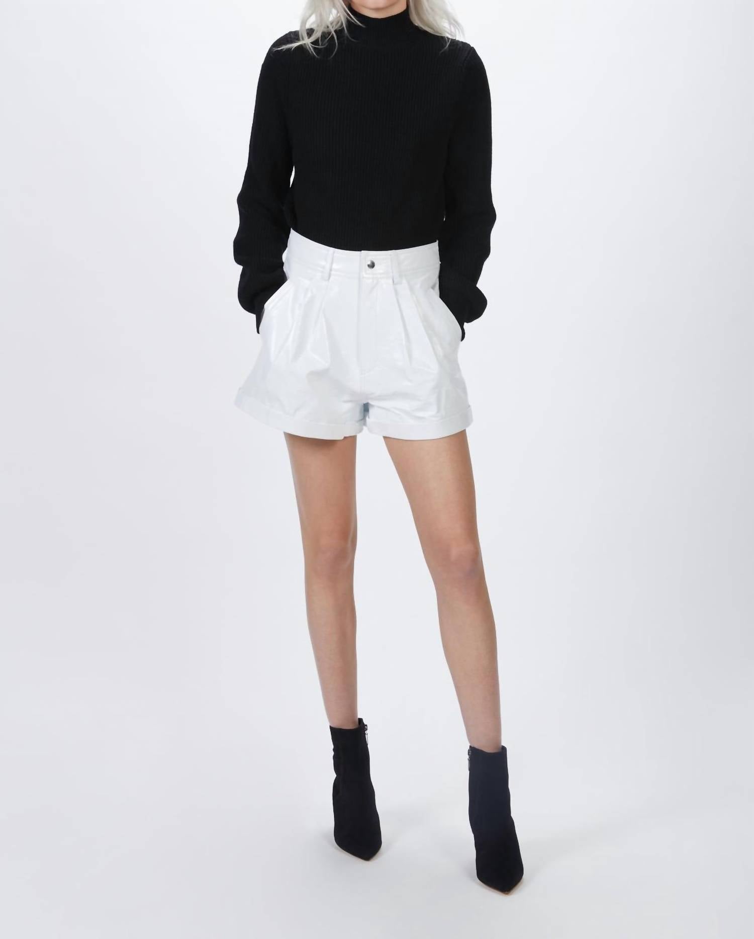 

Кожаные белые шорты The Kooples