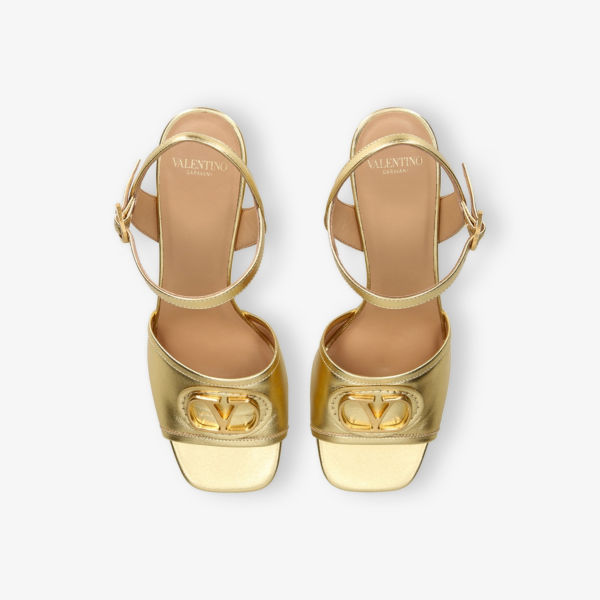 Босоножки на каблуке Valentino Garavani Vlogo signature из металлизированной кожи, золотой — фото 2