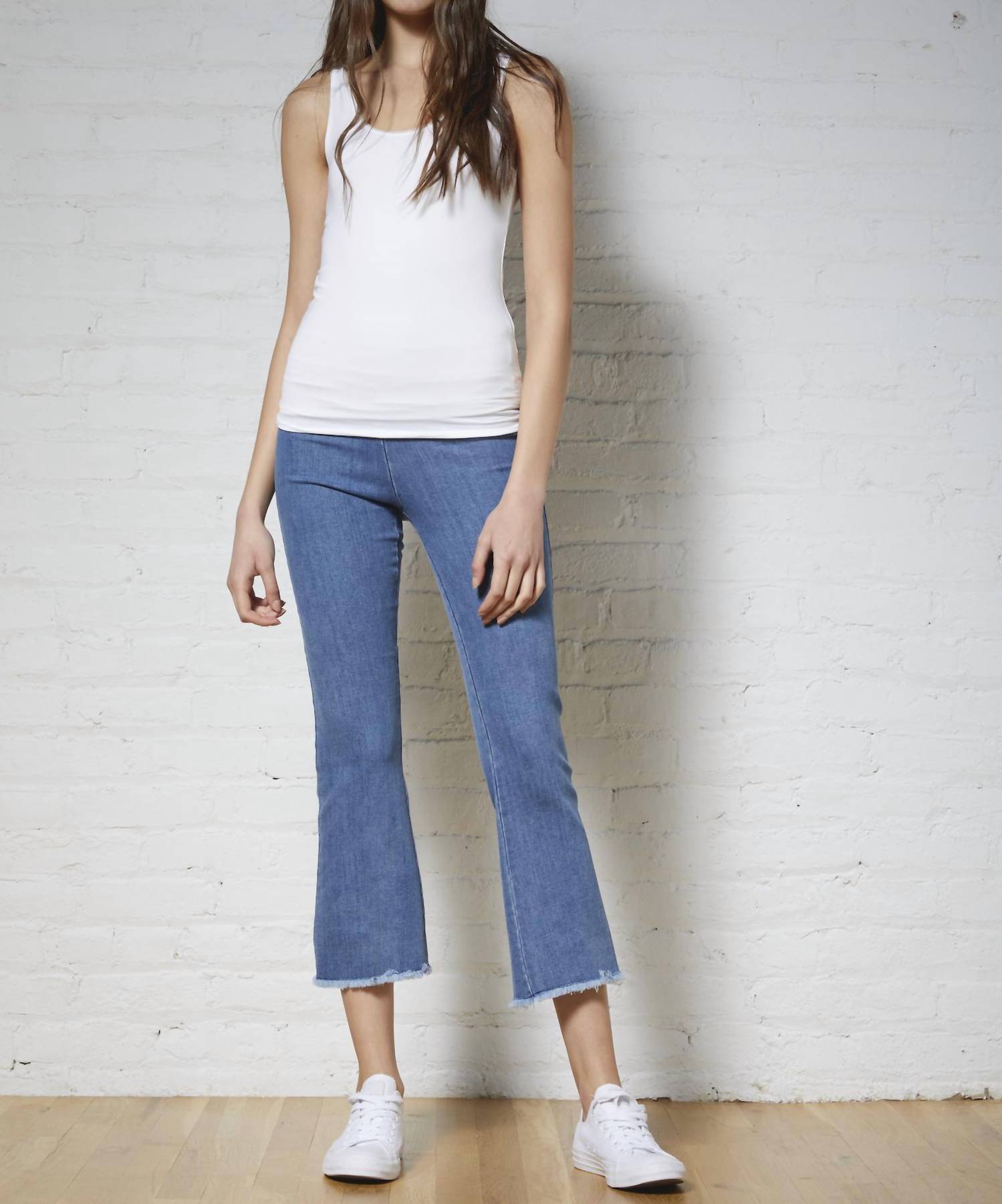 

Джинсы Leo Fray Hem из денима Avenue Montaigne, цвет denim