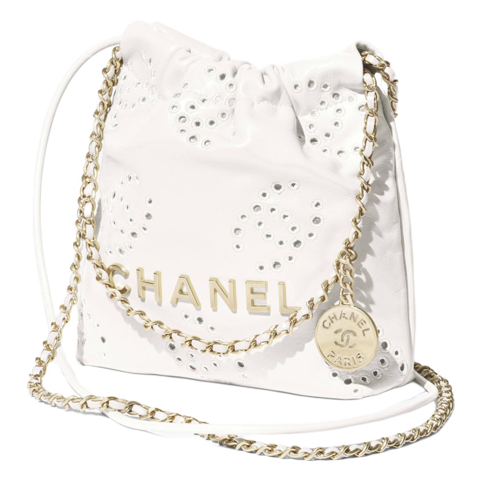 Мини-сумка женская one shoulder из телячьей кожи white CHANEL, Gift Set(Set+Box+Shopping Bag) — фото 3