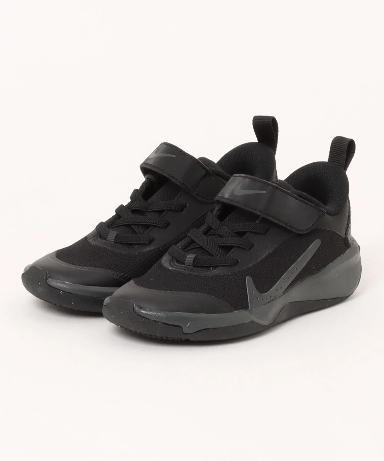 Детские кроссовки NIKE OMNI Multi Court чёрные