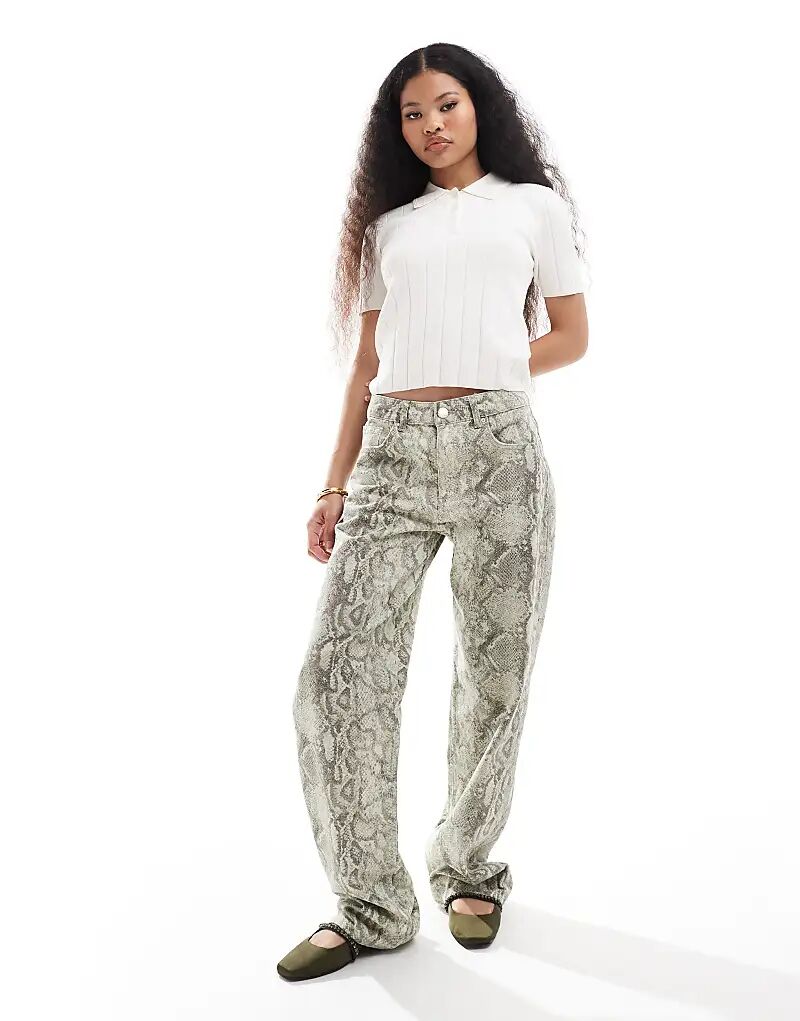 

Джинсы Petite Wide Leg с принтом под змею Pull&Bear