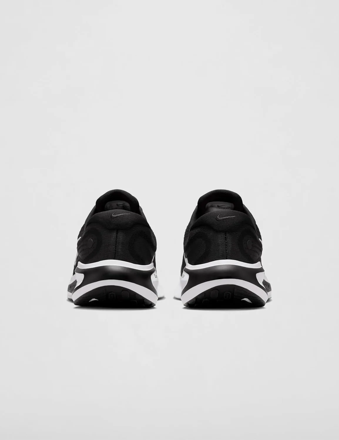 Мужские беговые кроссовки Nike Journey Run для шоссе, черно-белый — фото 3
