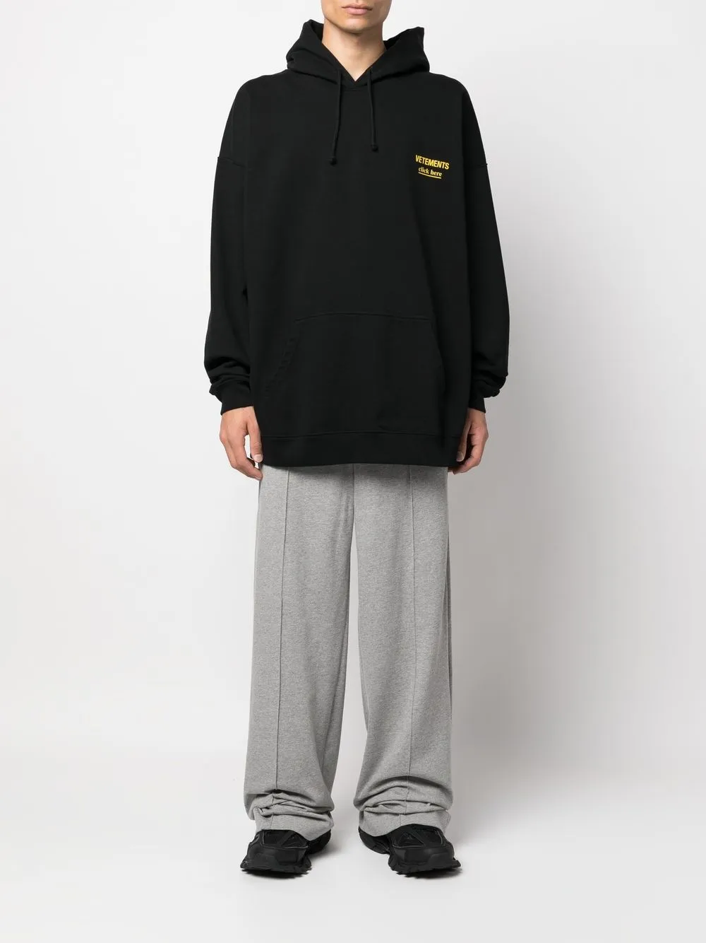 Худи с вышитым логотипом VETEMENTS, черный — фото 2