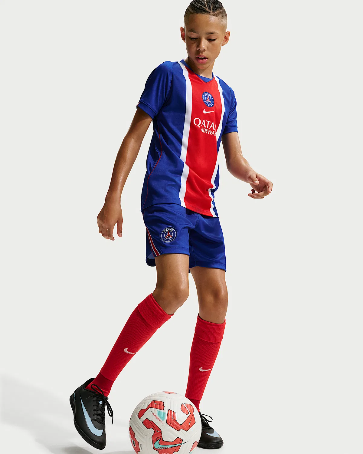 Большие детские шорты Nike Dri-FIT Soccer Replica Paris Saint-Germain 2026/27 Stadium Home, Old Royal/White — фото 4