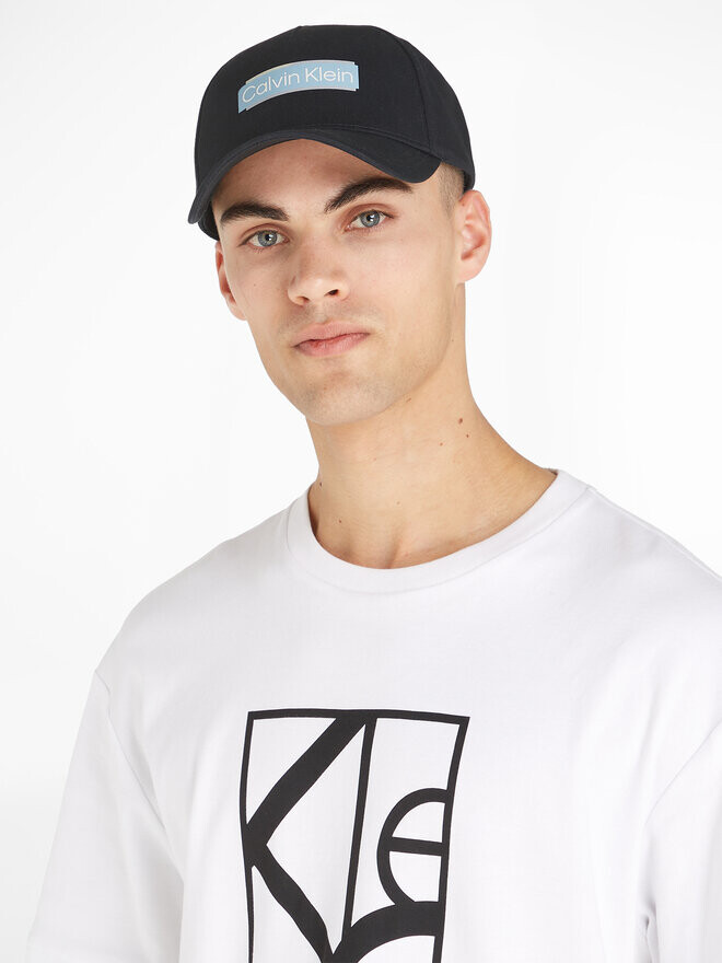 

Бейсболка Calvin Klein, черный