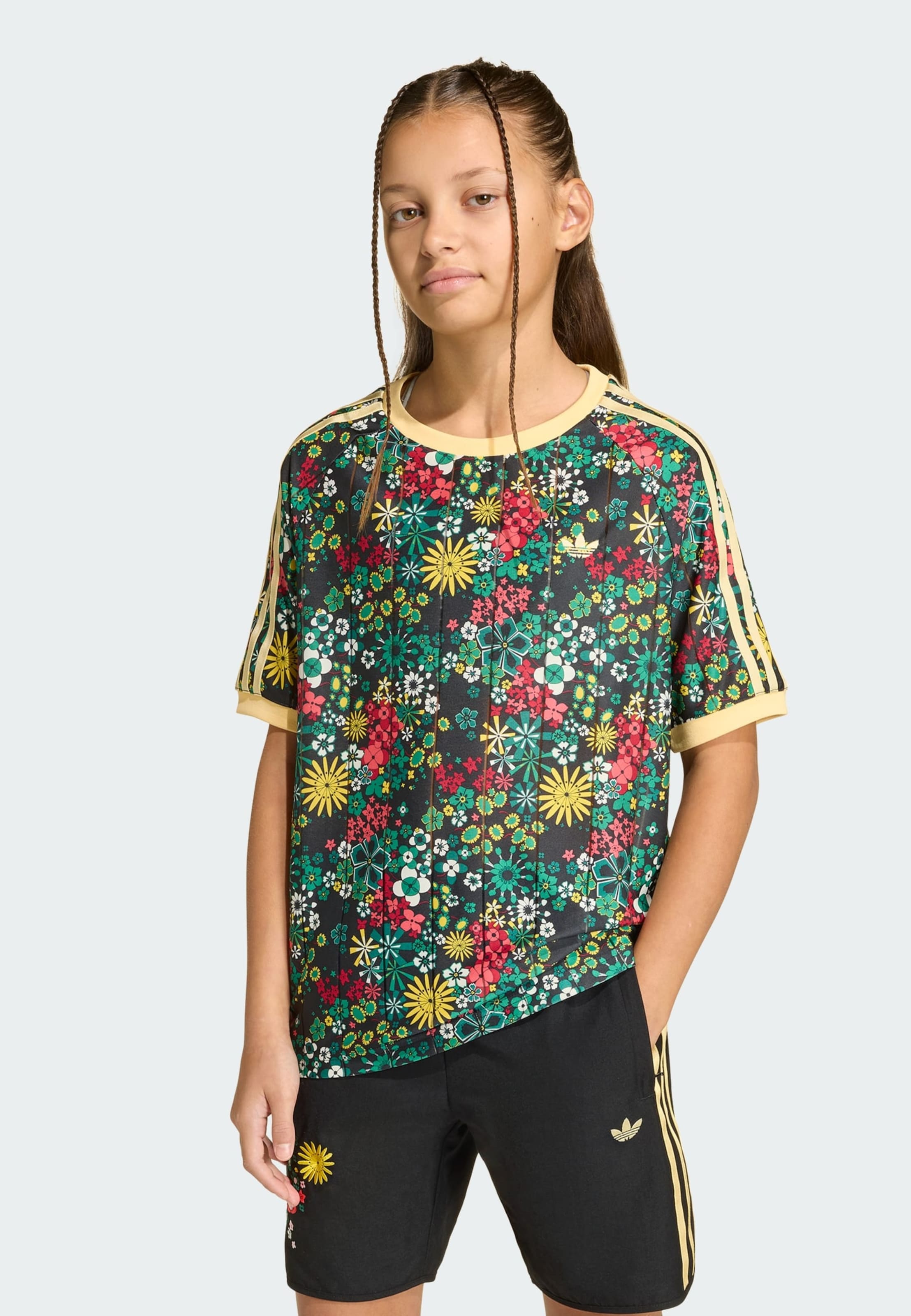 Adidas Originals Футболка 'Originals x Liberty London' в черном цвете — фото 2