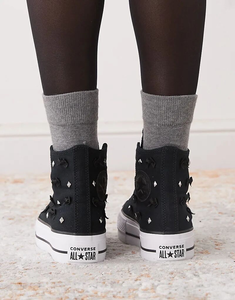 Кроссовки Converse Chuck Taylor All Star Lift Hi на платформе черного цвета с бантами и заклепками — фото 3