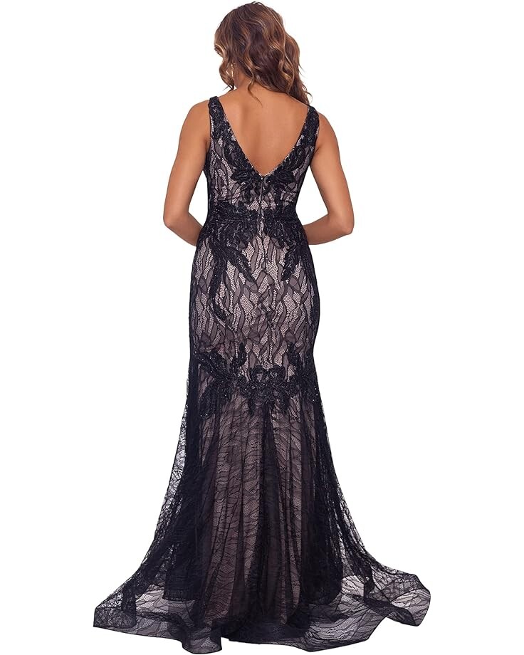 

Платье Betsy & Adam V-Neck Lace Gown w/ Bead Applique, цвет Black/Nude