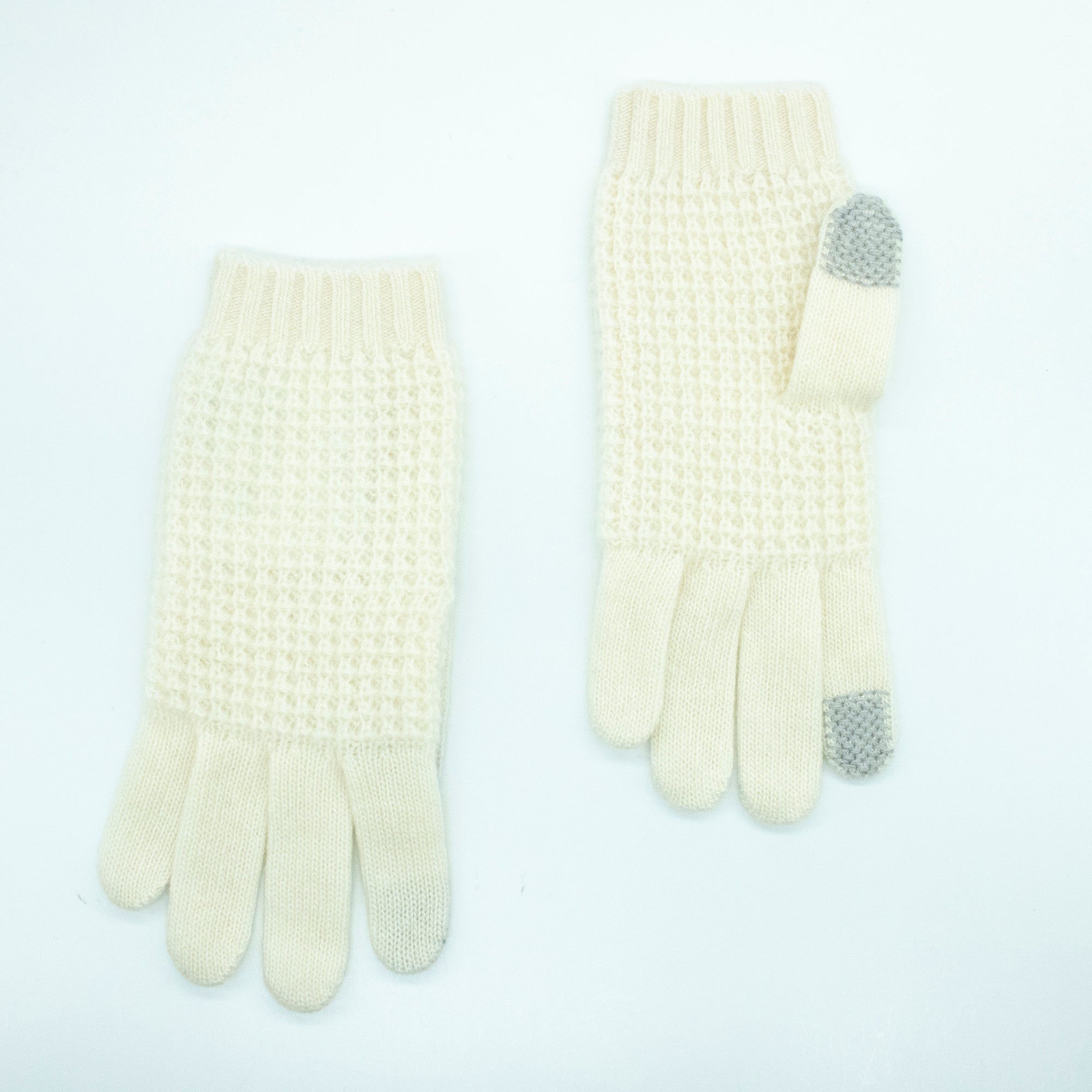 

Технические перчатки сшиты из кашемира Portolano, цвет bleached white