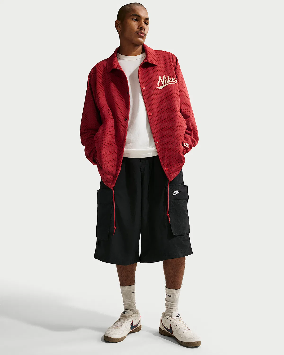 Мужские свободные карго-шорты Nike Sportswear Club, Black/White — фото 4