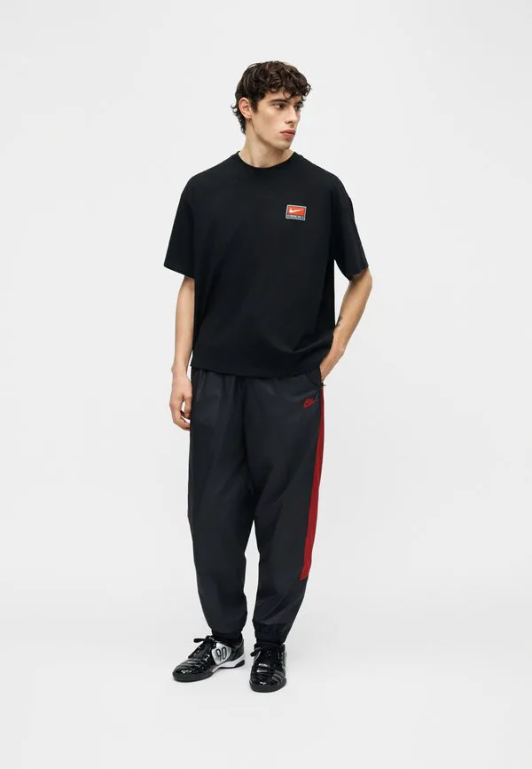 Брюки от спортивного костюма Nike Sportswear, Black/Team Crimson — фото 3