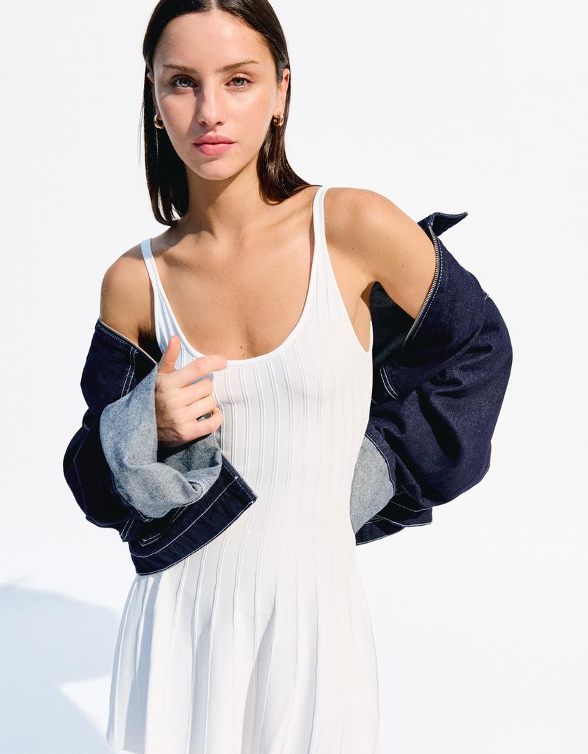 

Мини-Платье на бретельках Bershka, белый