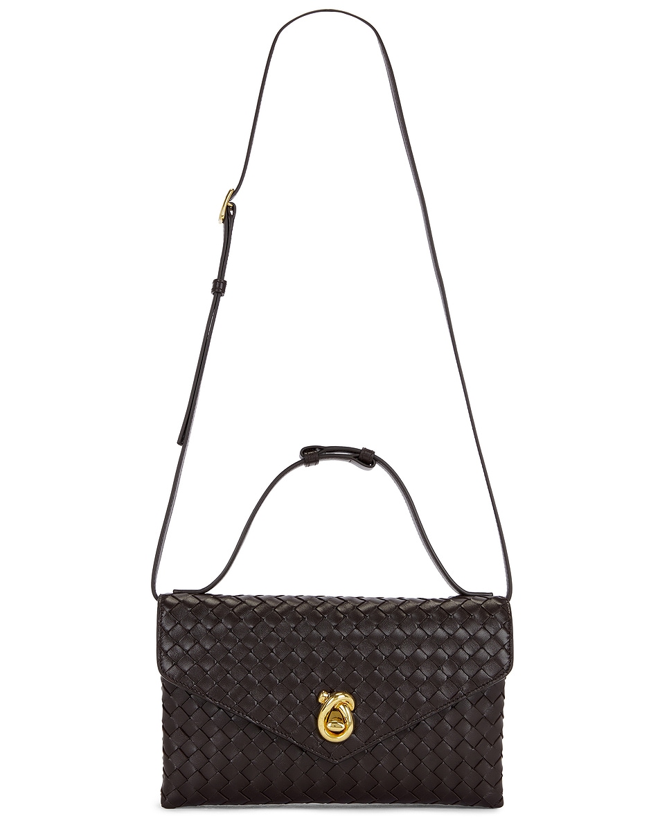 

Сумка с узловым замком Bottega Veneta, Fondant & Muse Brass