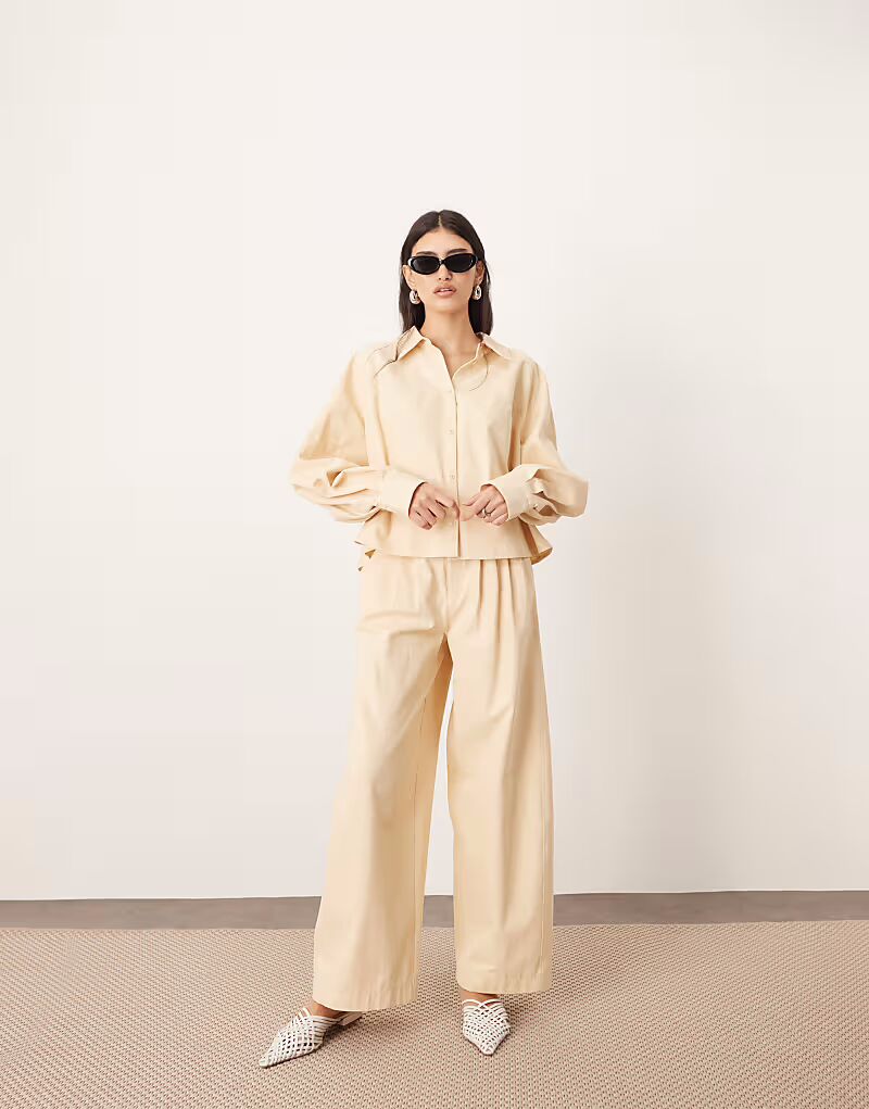 

Брюки-бочонки со структурированными складками, цвета пахты Arrange