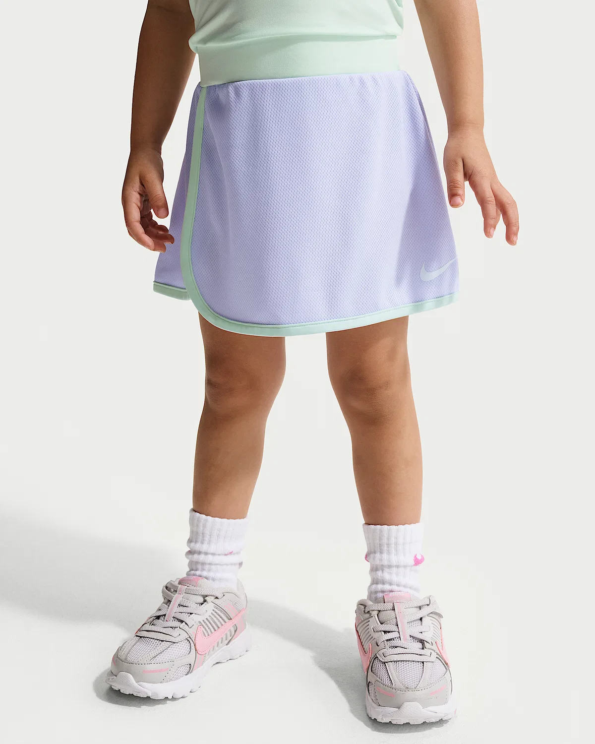Детский набор из двух предметов Dri-FIT Colorblocked Scooter Set Nike, Ghost — фото 4
