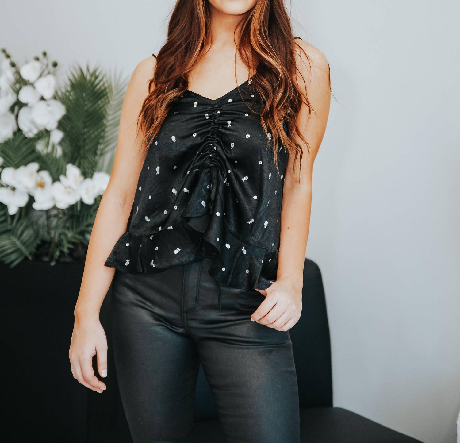 

Топ Fineapple в черном цвете SHE + SKY